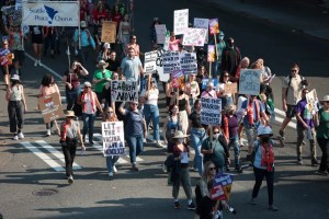 Miles marchan en varias ciudades de EEUU a favor del aborto a un mes de las elecciones intermedias (VIDEO)