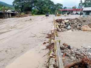 Fuerte torrencial provocó el desborde del río Caño Tigre en Mérida