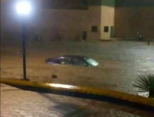 Fuertes lluvias causaron estragos en Guatire tras desbordamiento de río El Ingenio (Videos)