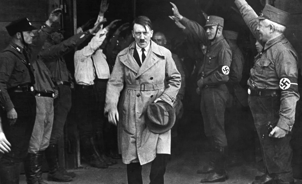 El suicidio de Hitler, cómo descubrieron sus restos los soviéticos y quién esparció el mito que había huido