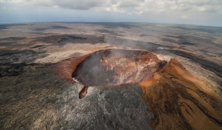 Científicos emiten una alerta roja tras registrarse un terremoto cerca del volcán activo más grande del mundo