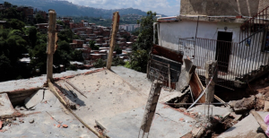 Sueño de casa propia se desvanece en los barrios de Caracas vulnerables a las lluvias (Video)