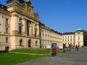 Septuagenario se quitó la vida de un disparo frente a la sede del Gobierno de República Checa