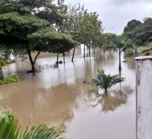 Urbanización Llano Alto en Apure está bajo el agua ante torrenciales lluvias y desbordamiento de dos lagunas internas