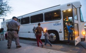 Chicago en emergencia ante la llegada masiva de inmigrantes enviados desde Texas