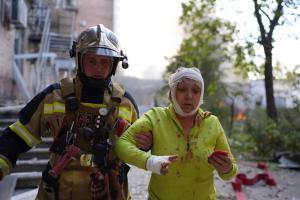 Bombardeos rusos en Kiev, Leópolis y Zaporiyia causan terror y muertos