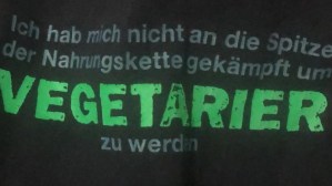 Se compra una camiseta en otro idioma por su mensaje y al traducirlo se lleva una cruel sorpresa
