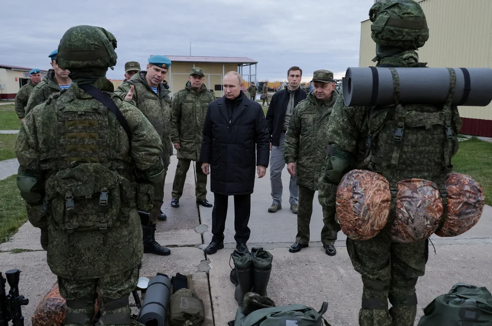 Putin acelera la producción de armas tras la contraofensiva ucraniana que obligó a Rusia a retroceder