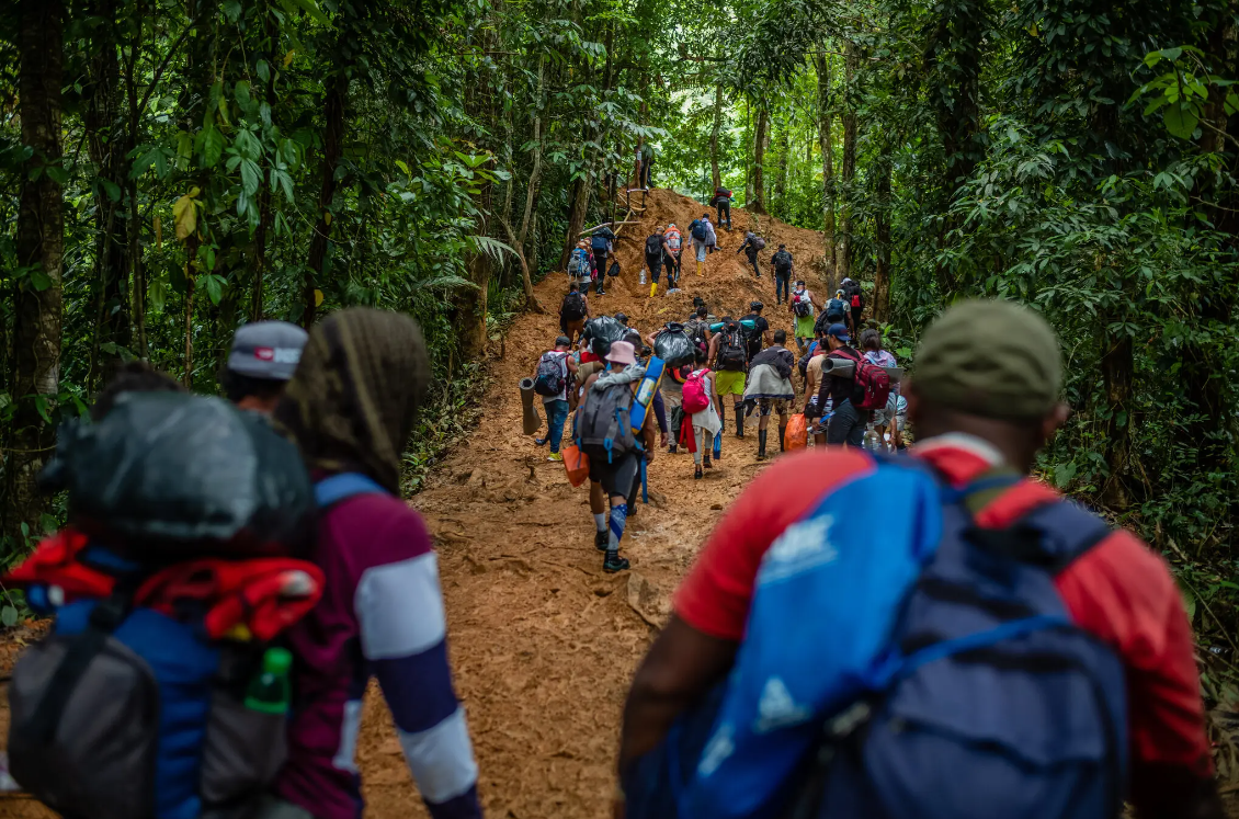 NYT: Miles de venezolanos lo arriesgan todo en la selva mortal del Darién para llegar a EEUU