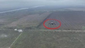 La guerra llega a los cielos: un dron destruye a su oponente ruso sobre los campos de Donetsk (VIDEO)