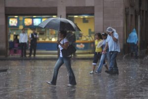 Inameh prevé fuertes lluvias y descargas eléctricas en varios estados de Venezuela este #8Jun