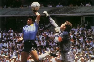Balón con el que Maradona hizo “La Mano de Dios” se subastará por una millonada
