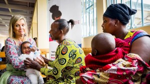 El simpático y VIRAL momento de la reina Máxima de Holanda con un bebé de Tanzania (FOTOS)