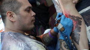 Tatuajes geométricos: la nueva propuesta del artista venezolano, Jeanmarco Cicolini
