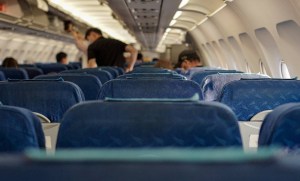 “Quedan cinco minutos de combustible”, el pánico que vivieron pasajeros en un avión (VIDEO)