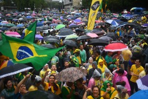 Miles de seguidores de Bolsonaro exigieron intervención militar en Río de Janeiro
