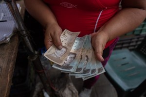 Desempleo y sueldos de pobreza extrema hunden a Venezuela en una crisis sin precedentes
