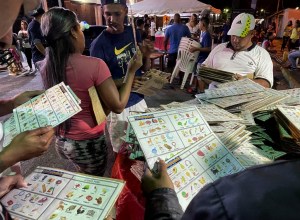 Carros, comida, efectivo: bingos y rifas cobran nuevo auge en Venezuela (Fotos)