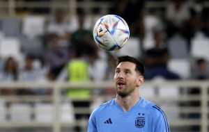 La historia detrás de la foto del tobillo de Messi antes del debut de la selección argentina en Qatar 2022