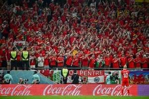 La Fifa permitirá a los aficionados de Gales llevar sombreros y banderas multicolor
