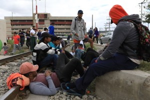 Migrantes venezolanos viven en la incertidumbre en frontera norte de México