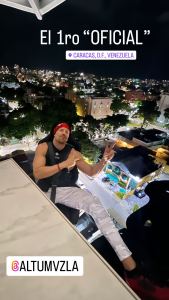 Xavy Muñoz, el artista que se encaramó en el restaurante de 50 metros de altura (Video)