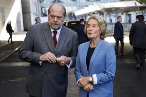 Dimite ministra francesa, Caroline Cayeux por discrepancias sobre el valor de sus bienes