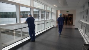 Una mujer fue violada por otro paciente en un hospital de París