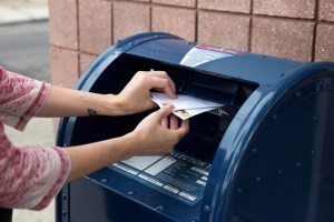 Incidencias con máquinas de voto y papeletas por correo en zonas de EEUU