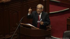 Renuncia primer ministro de Perú tras rechazo del Congreso para modificar una ley que limita el referéndum