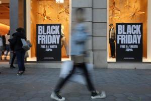Comerciantes en EEUU aceptan el “Black Friday” con expectativas ante la alta inflación (Video)