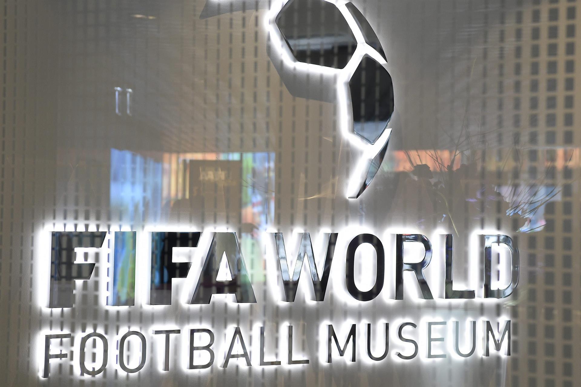 Colectivo Lgbti protestó contra el Mundial de Qatar en el museo de la Fifa en Suiza
