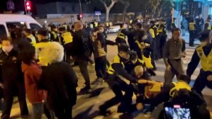 El régimen de China bloquea la información sobre la ola de protestas contra el “Covid cero”