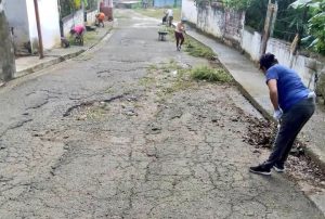 Alcalde chavista de Santa Lucía le hizo un “cariñito” a las calles pero olvidó repararlas (Fotos)