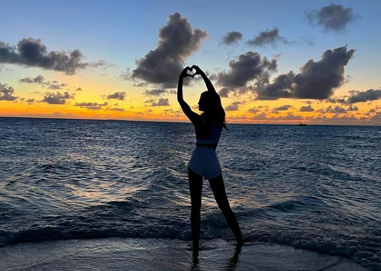 Ex de Nicky Jam reapareció disfrutando de paradisíaca playa venezolana tras polémica por “brujería”