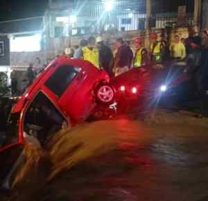 La quebrada arrastró su carro… pero no hay noticias de ella: reportan mujer desaparecida en Mérida tras las aguaceros