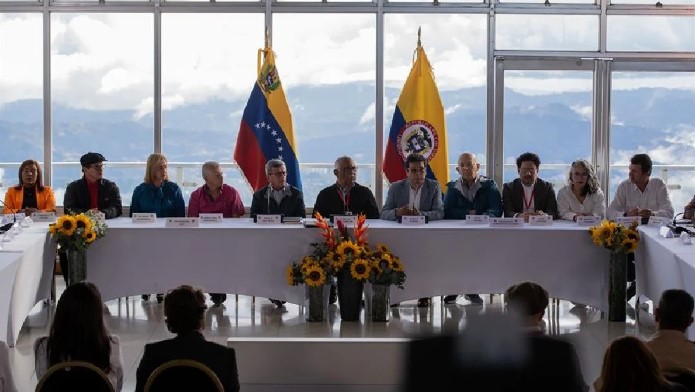 Gobierno de Petro propone al ELN reunión extraordinaria en Venezuela