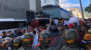 “No somos guarimberos”: Productores de café y maíz protestan en Caracas y la GNB los intenta dispersar #22Nov (VIDEOS)