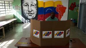 Venezolanos en el exterior exigen votar y denuncian maniobra para impedirles sufragar