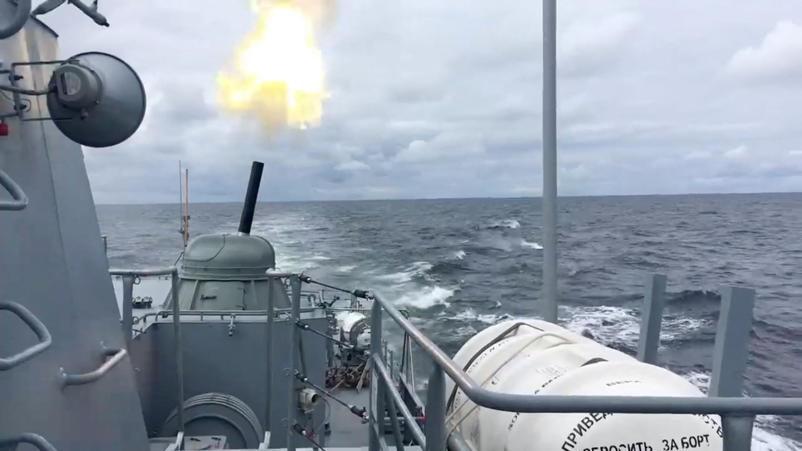 Putin vuelve a desafiar a Occidente: la Flota rusa del mar Báltico anunció decenas de ejercicios invernales en Kaliningrado