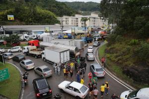 Bolsonaro pidió a sus seguidores que despejen las carreteras en Brasil
