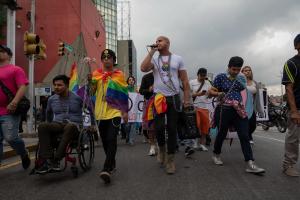 Venezuela permitirá cambio de nombre a personas transgéneros (Video)