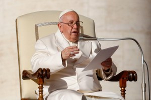El papa Francisco pide “no olvidar ni negar” el “horror” provocado por el Holocausto