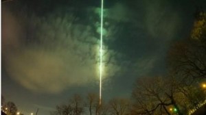 La misteriosa bola de fuego verde que se vio en el cielo antes de caer en un lago de EEUU