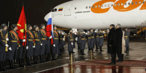 Díaz-Canel llegó a Moscú a bordo del avión de Conviasa que le prestó el chavismo para su gira internacional (VIDEO)