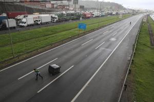 Continúan los bloqueos de los camioneros en Brasil