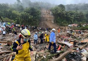 Petro declara “desastre” en Colombia por las lluvias que dejan 203 muertos (Video)