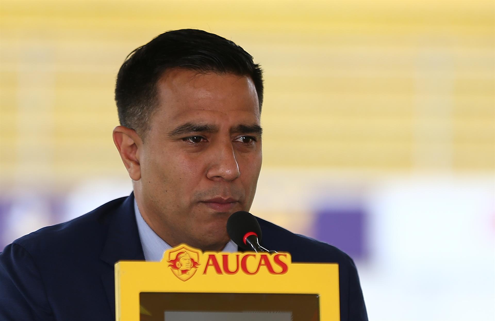 Aucas confirmó despido del venezolano César Farías por agredir a dos jugadores