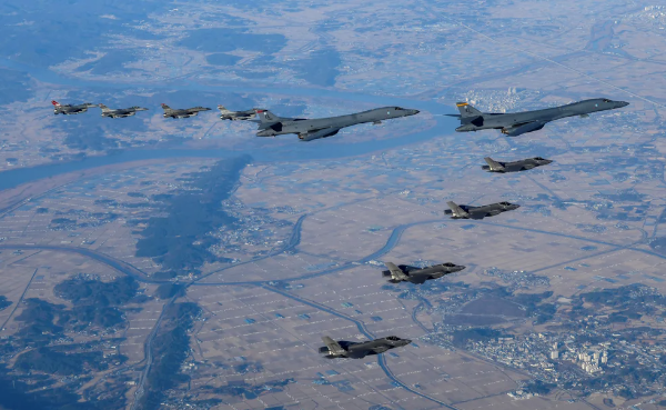 Por qué ha demorado la entrega de aviones de combate F-16 a Ucrania y de quién depende el envío
