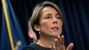 Massachusetts eligió a la primera gobernadora abiertamente lesbiana de EEUU